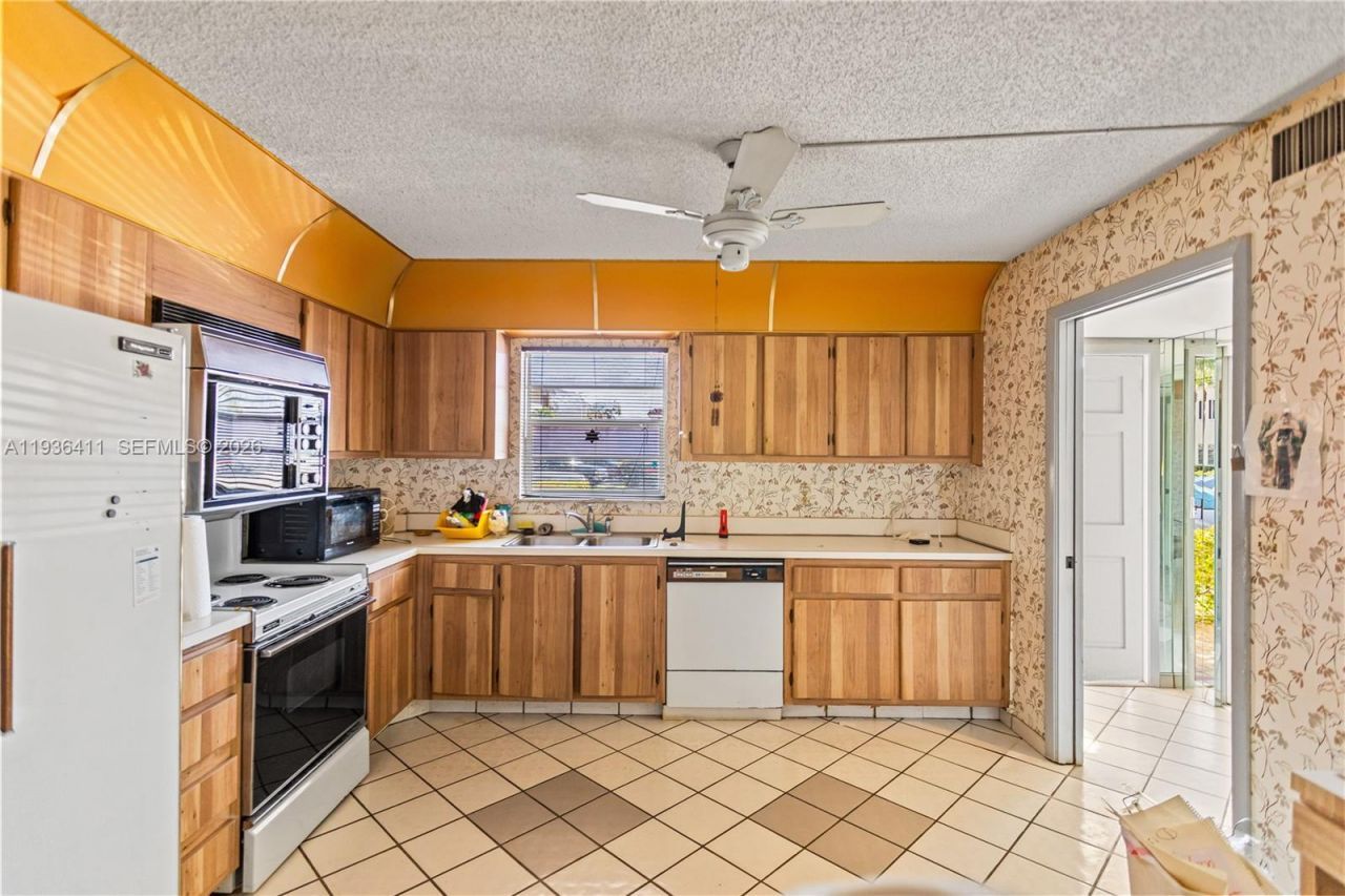 271 S Hollybrook Dr, Unit 51-106, Pembroke Pines, FL 33025 Photo