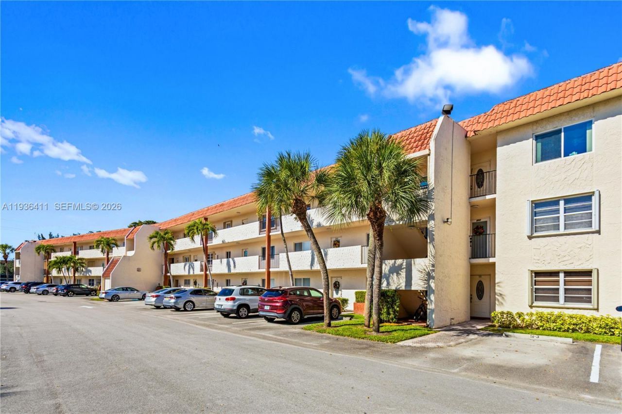 271 S Hollybrook Dr, Unit 51-106, Pembroke Pines, FL 33025 Photo