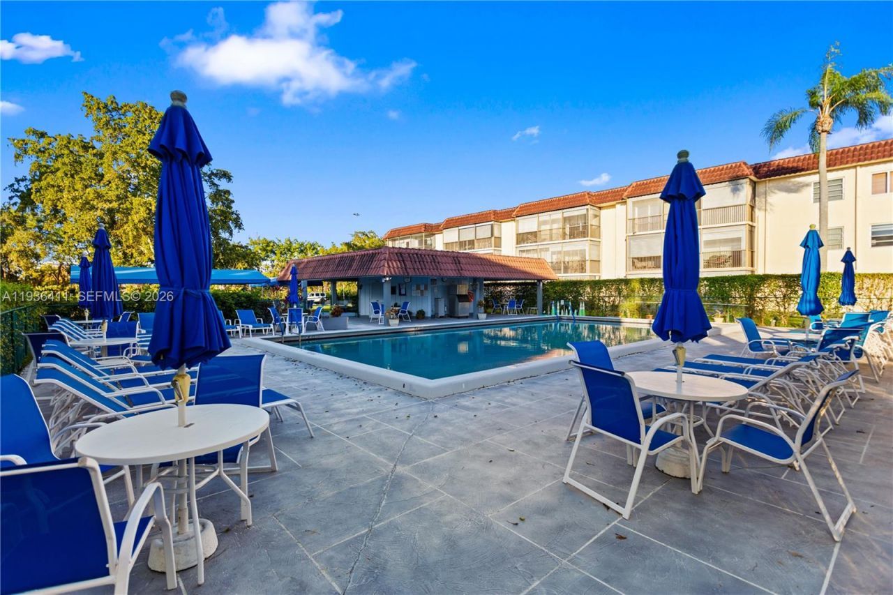 271 S Hollybrook Dr, Unit 51-106, Pembroke Pines, FL 33025 Photo