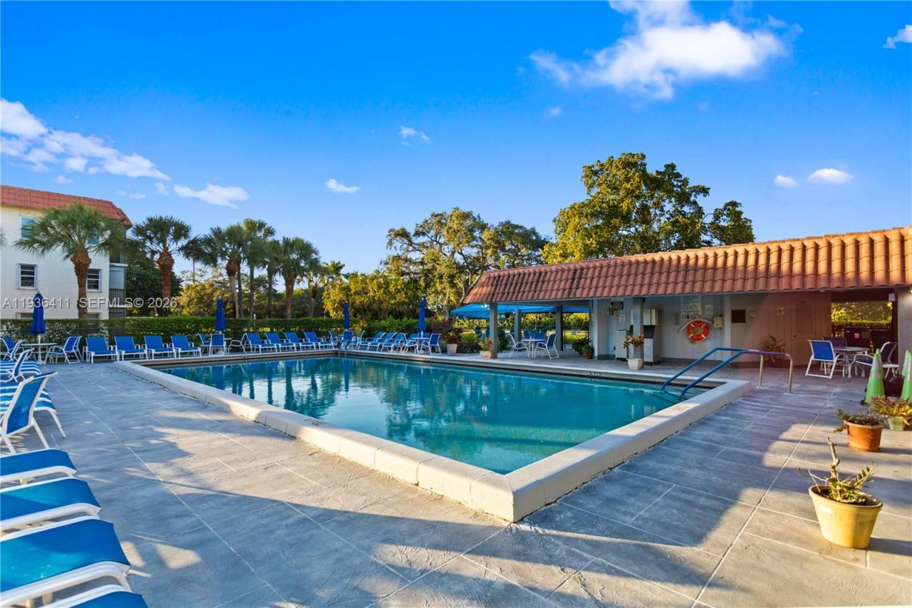 271 S Hollybrook Dr, Unit 51-106, Pembroke Pines, FL 33025 Photo