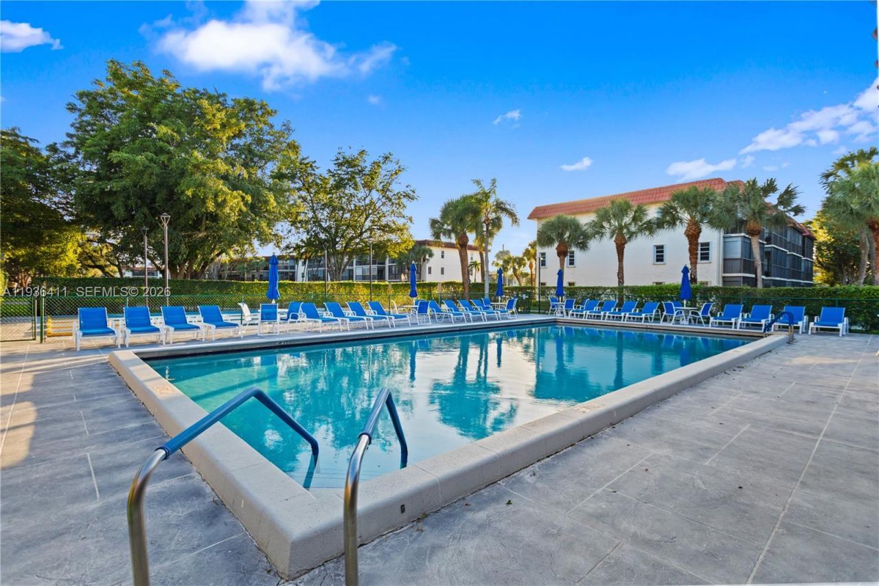 271 S Hollybrook Dr, Unit 51-106, Pembroke Pines, FL 33025 Photo