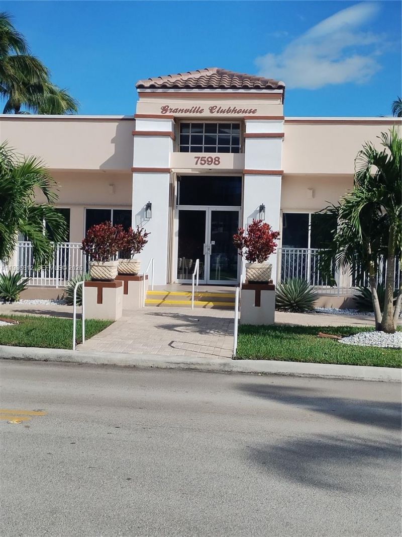 7649 E Granville Dr, Unit 301, Tamarac, FL 33321 Photo