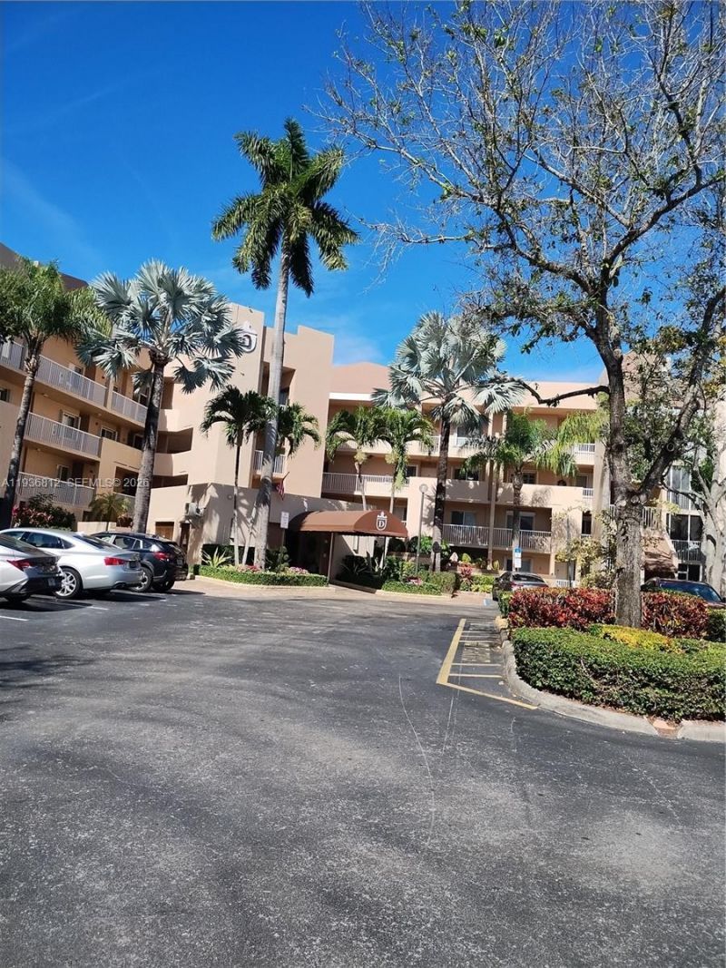 7649 E Granville Dr, Unit 301, Tamarac, FL 33321 Photo