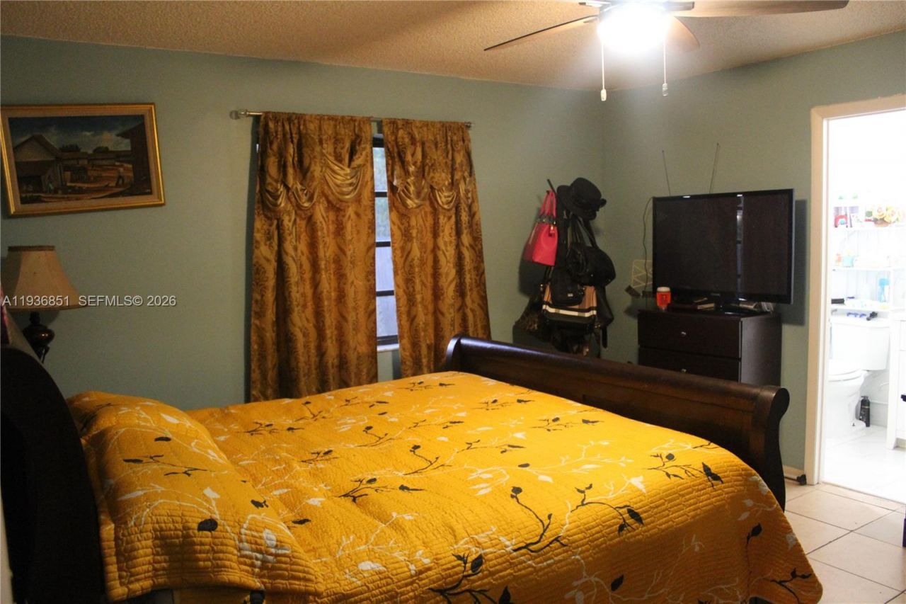 14334 NE 2nd Pl , Miami, FL 33161 Photo