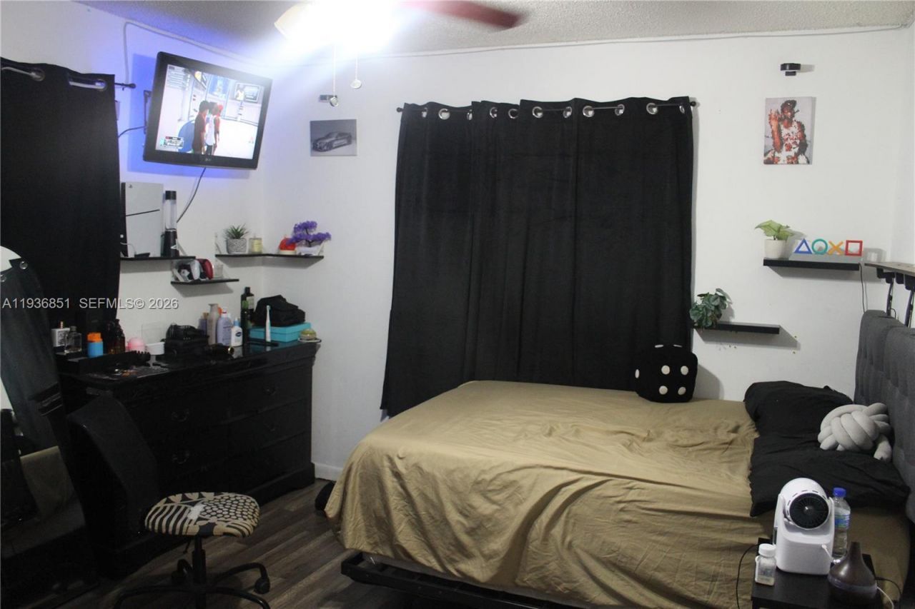 14334 NE 2nd Pl , Miami, FL 33161 Photo