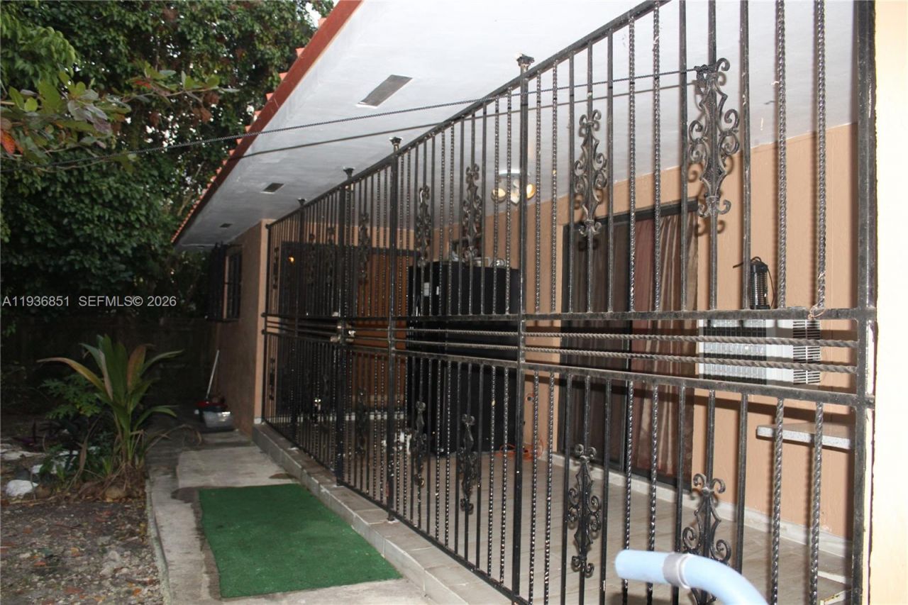 14334 NE 2nd Pl , Miami, FL 33161 Photo