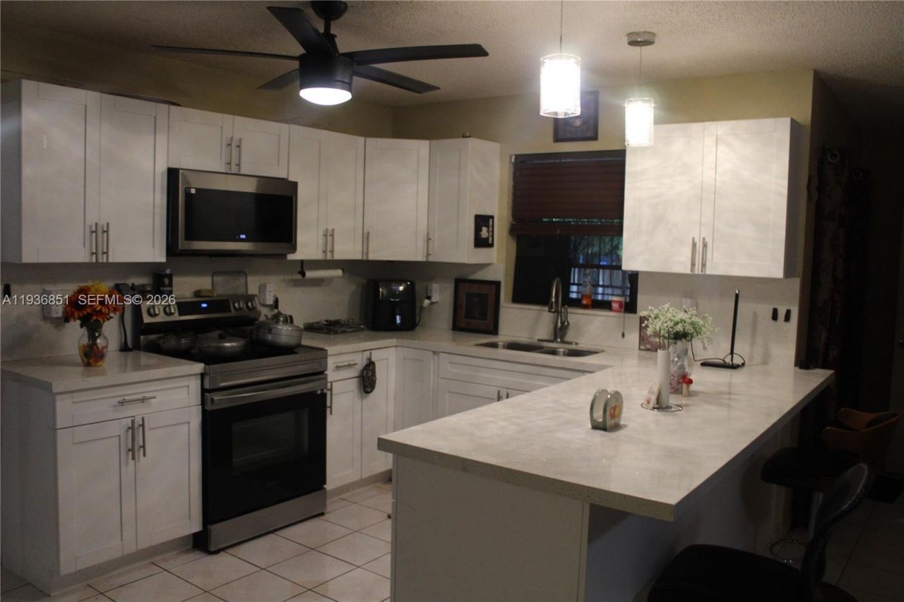 14334 NE 2nd Pl , Miami, FL 33161 Photo