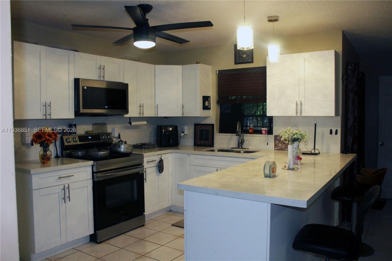 14334 NE 2nd Pl , Miami, FL 33161 Photo