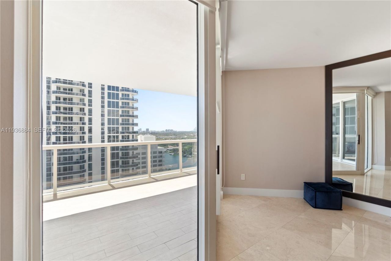 4779 Collins Ave, Unit 2204, Miami Beach, FL 33140 Photo