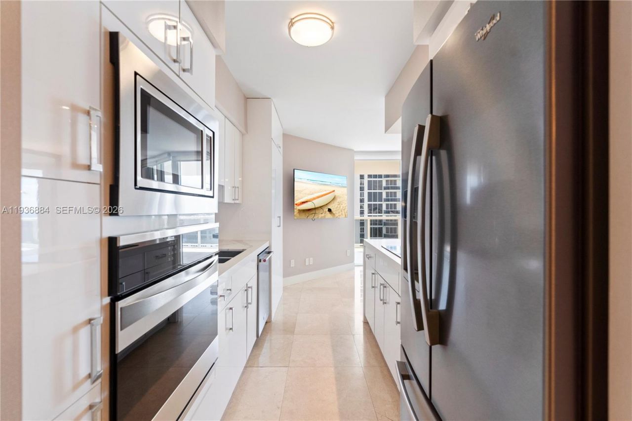 4779 Collins Ave, Unit 2204, Miami Beach, FL 33140 Photo