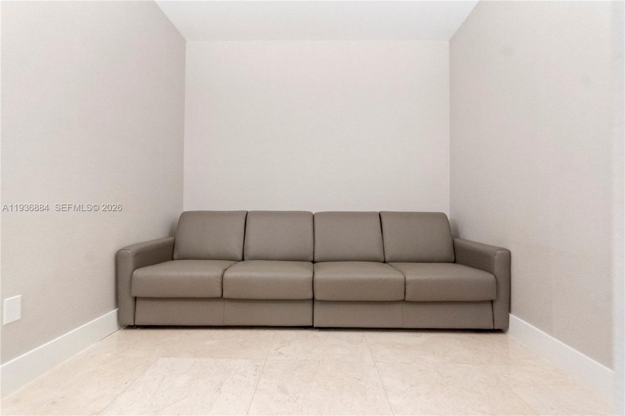 4779 Collins Ave, Unit 2204, Miami Beach, FL 33140 Photo