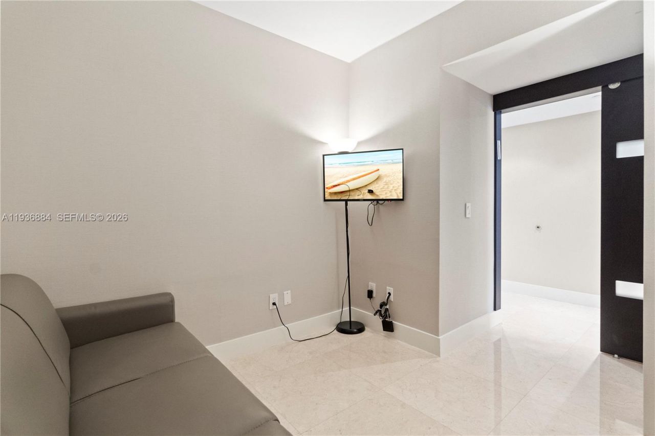 4779 Collins Ave, Unit 2204, Miami Beach, FL 33140 Photo