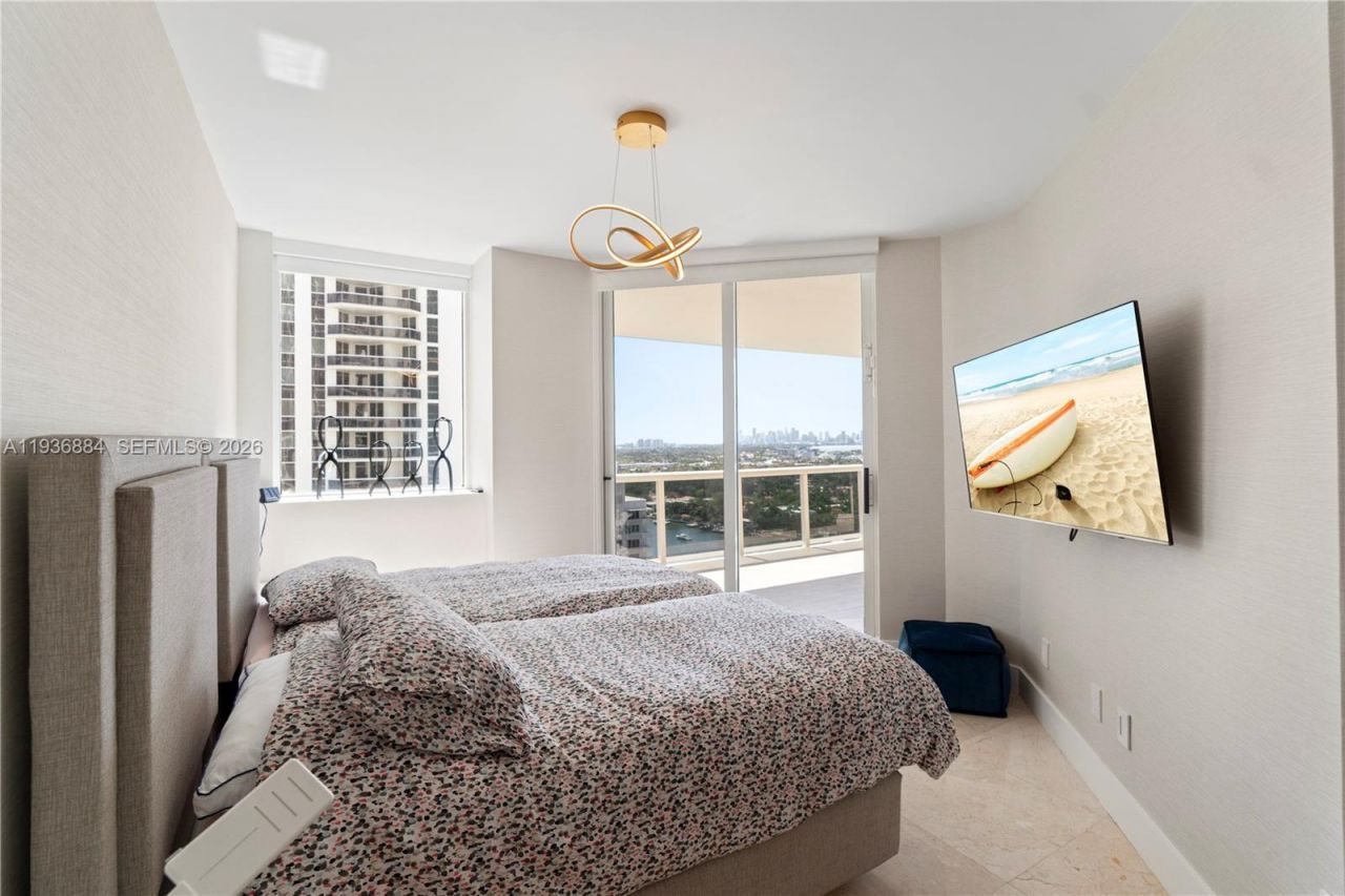 4779 Collins Ave, Unit 2204, Miami Beach, FL 33140 Photo