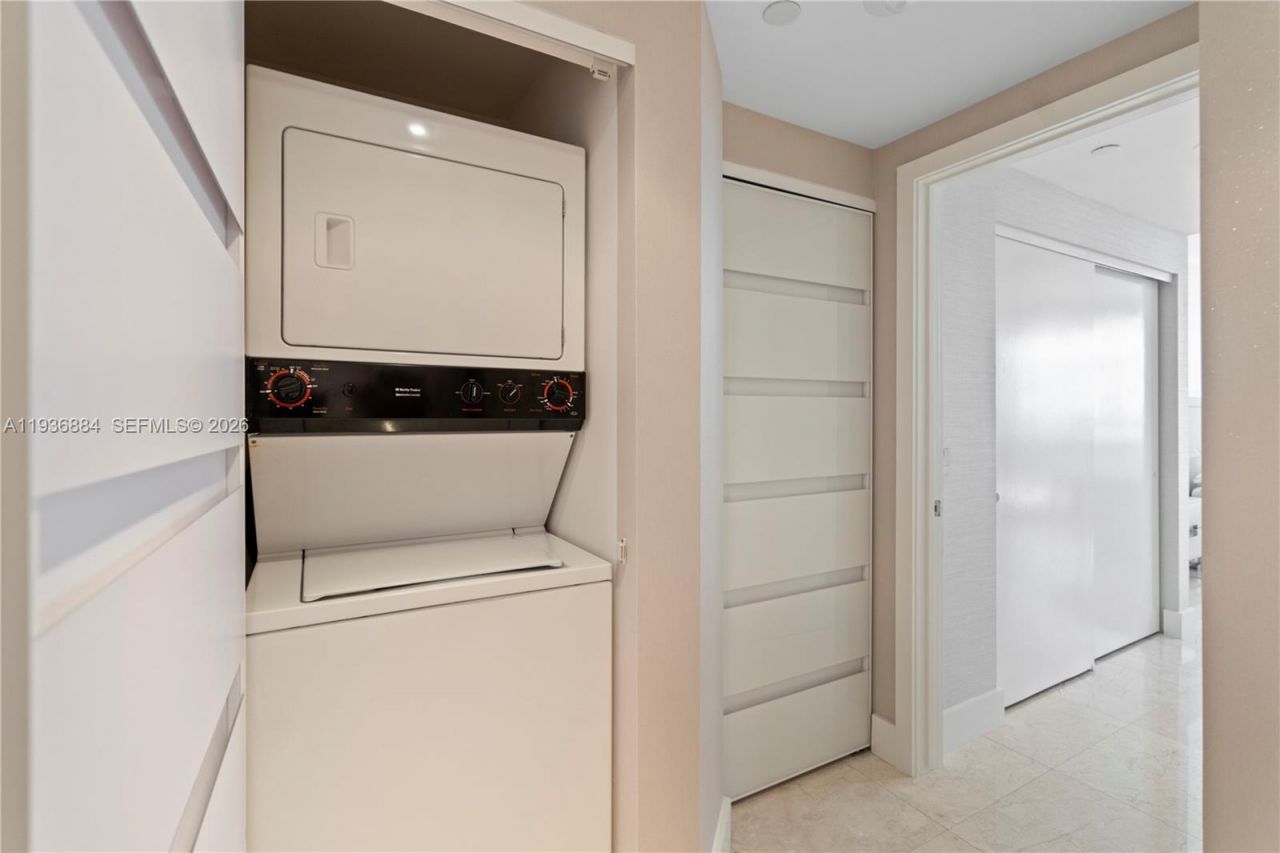 4779 Collins Ave, Unit 2204, Miami Beach, FL 33140 Photo