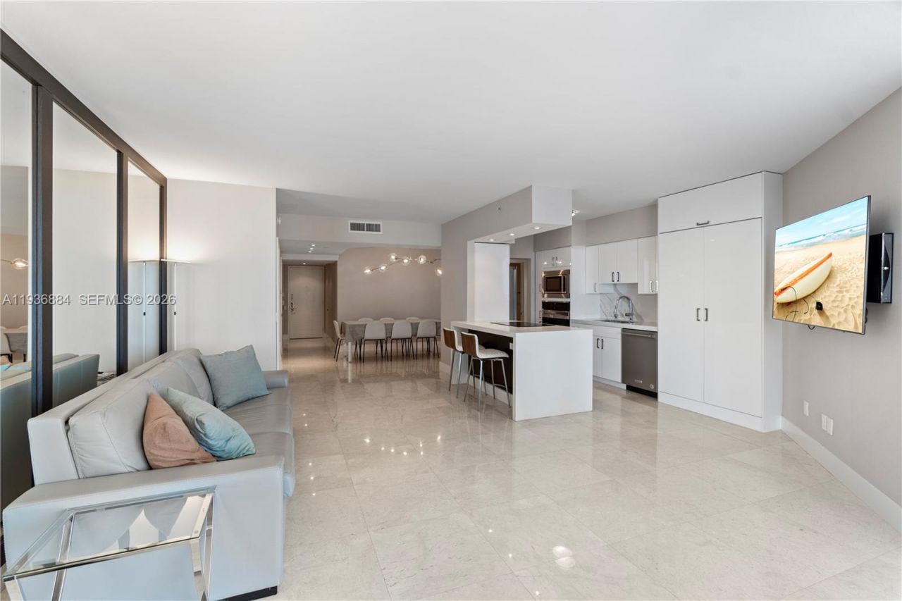 4779 Collins Ave, Unit 2204, Miami Beach, FL 33140 Photo
