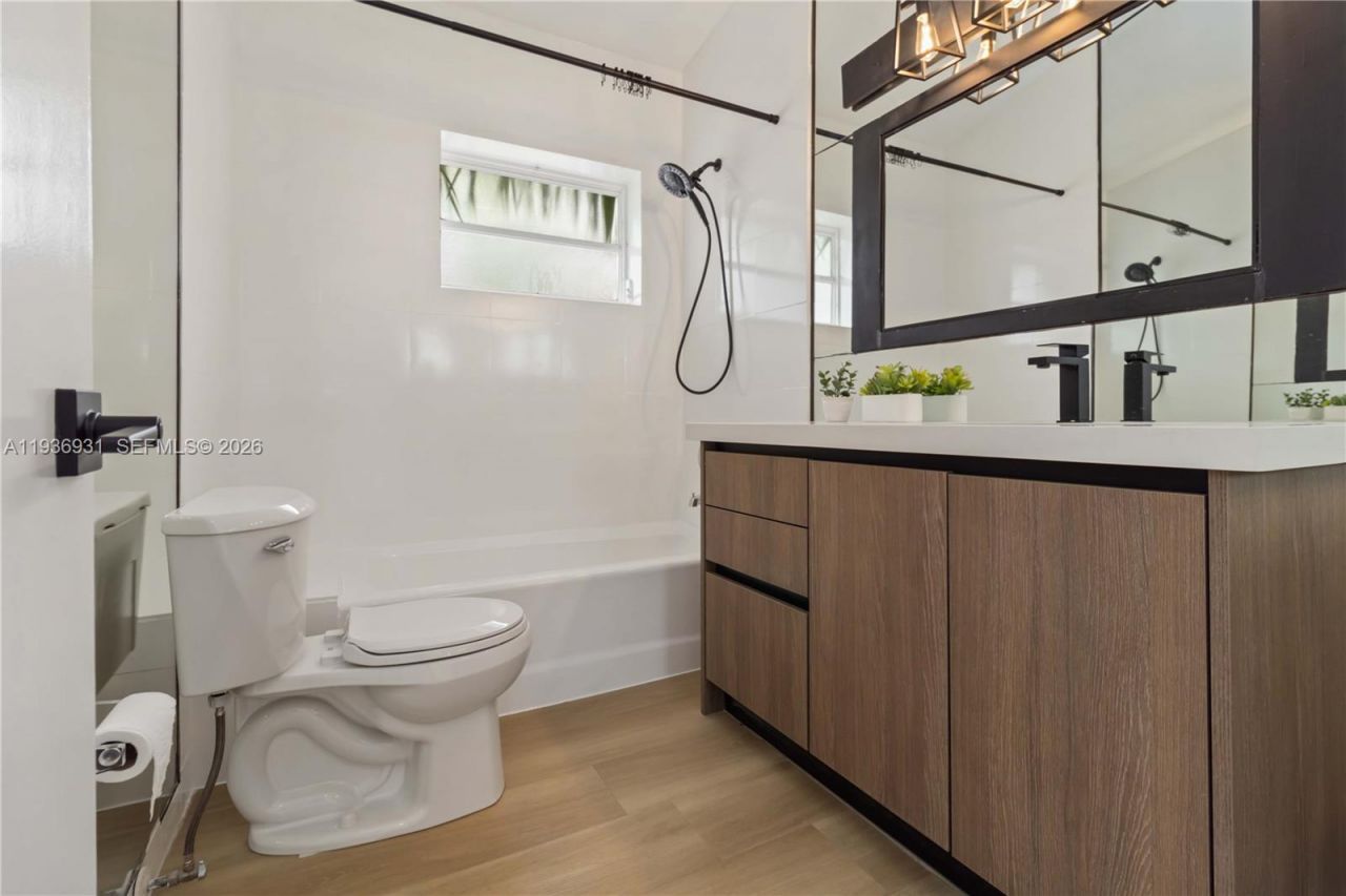 900 Belle Meade Island Dr., Miami, FL 33138 Photo