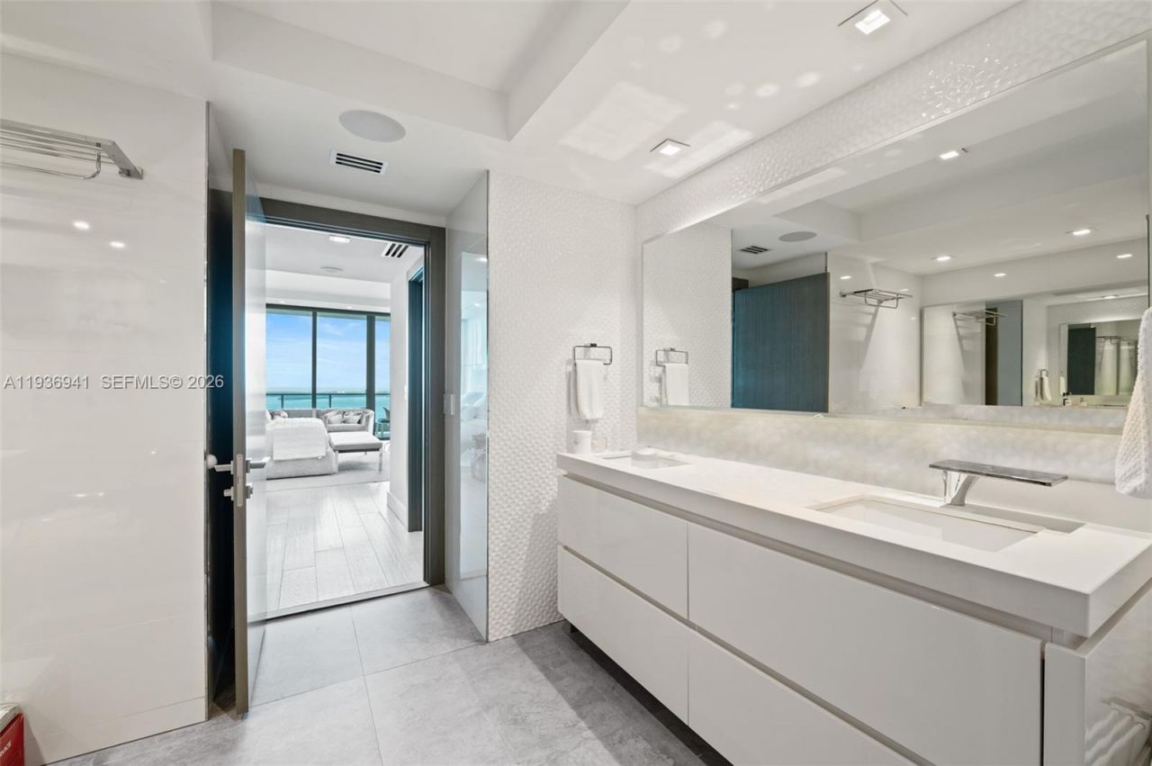 1331 Brickell Bay Dr, Unit 2907, Miami, FL 33131 Photo