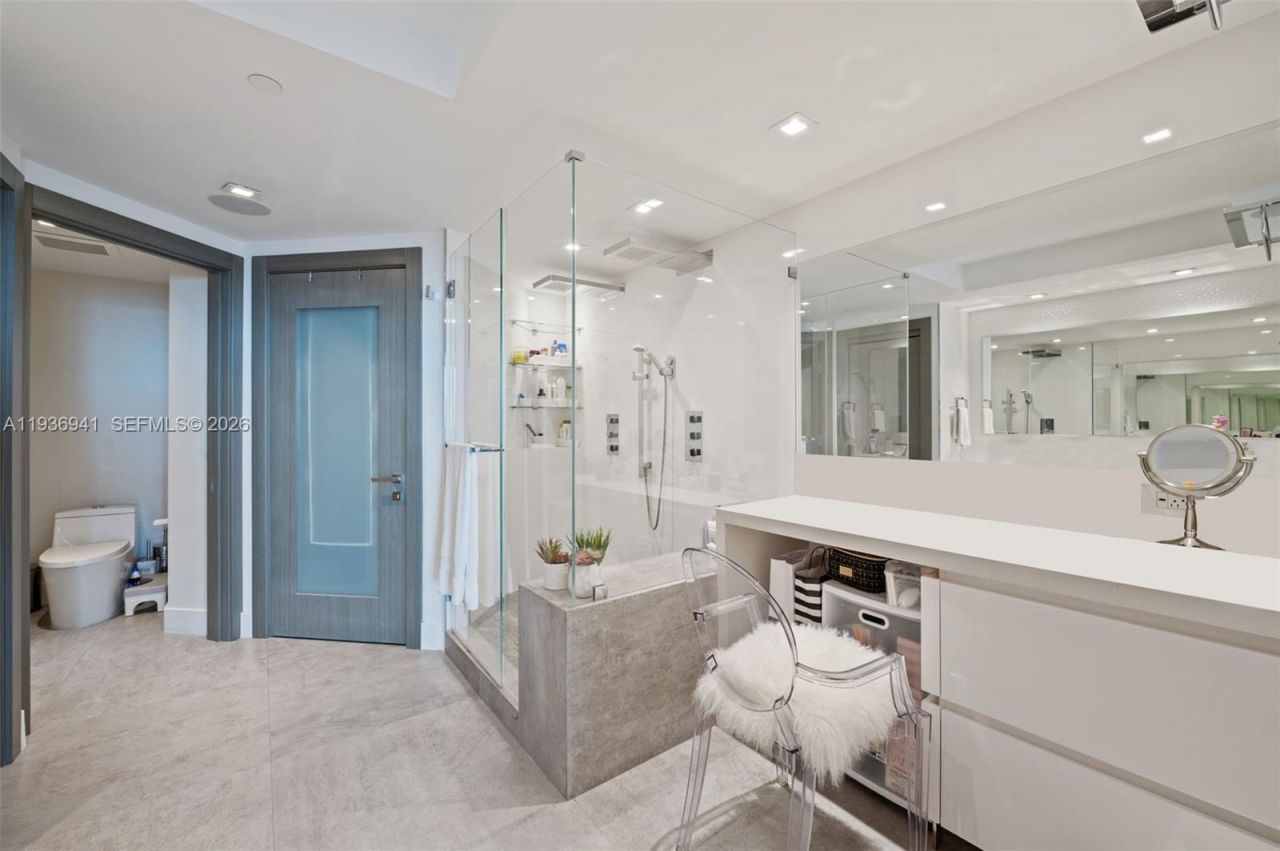 1331 Brickell Bay Dr, Unit 2907, Miami, FL 33131 Photo