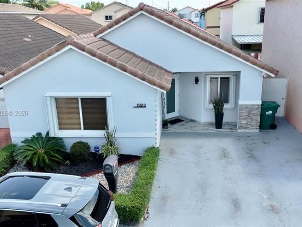 11512 SW 6th St, Sweetwater, FL 33174