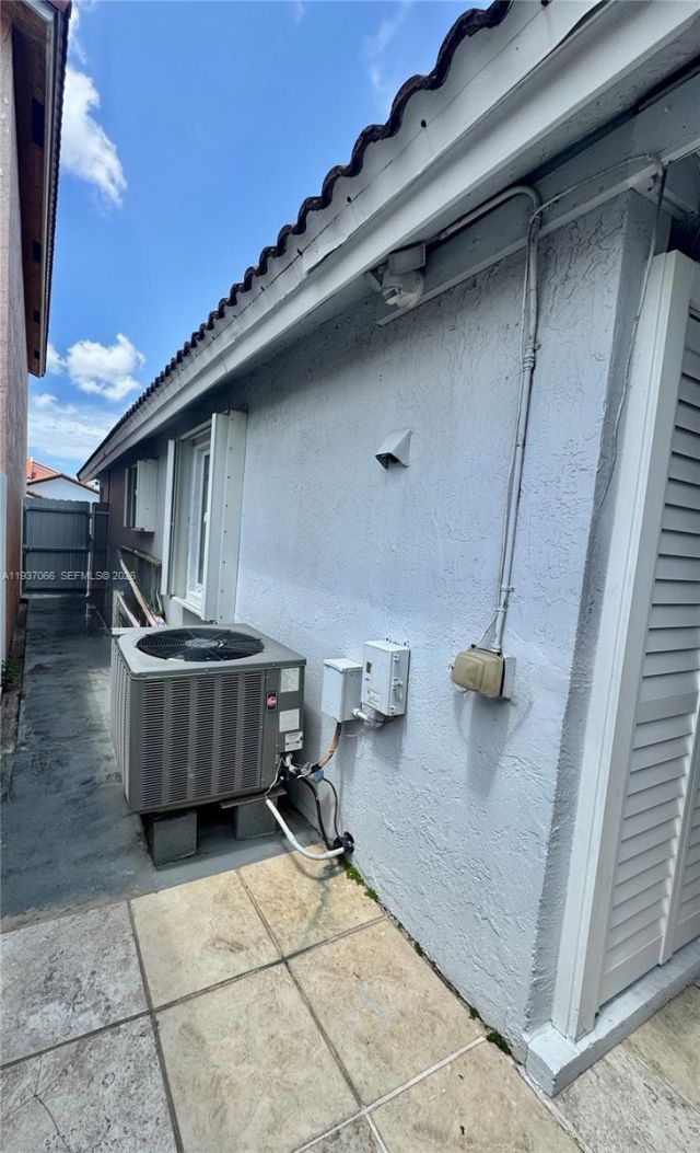 11512 SW 6th St, Sweetwater, FL 33174 Photo