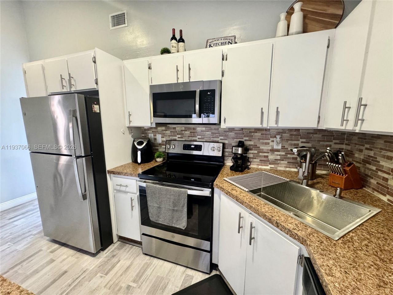 11512 SW 6th St, Sweetwater, FL 33174 Photo