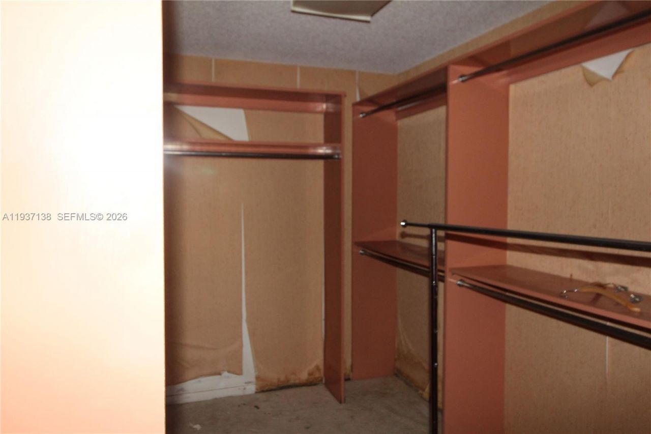 1000 Quayside Ter , Unit 1807, Miami, FL 33138 Photo