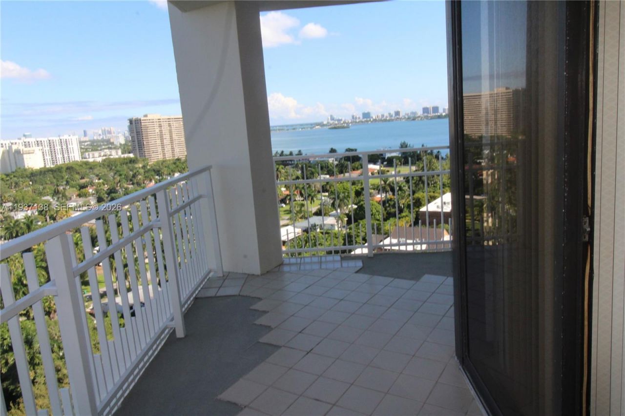 1000 Quayside Ter , Unit 1807, Miami, FL 33138 Photo