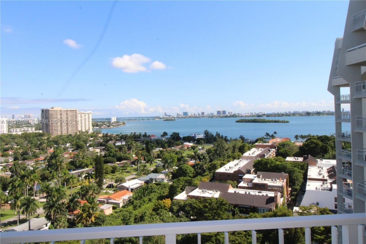 1000 Quayside Ter , Unit 1807, Miami, FL 33138 Photo