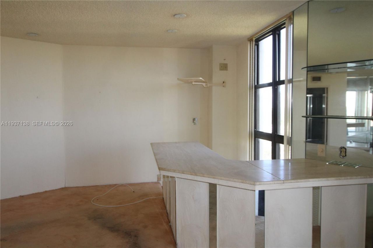 1000 Quayside Ter , Unit 1807, Miami, FL 33138 Photo