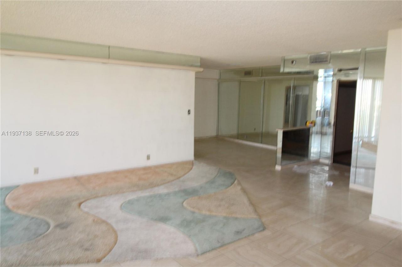1000 Quayside Ter , Unit 1807, Miami, FL 33138 Photo