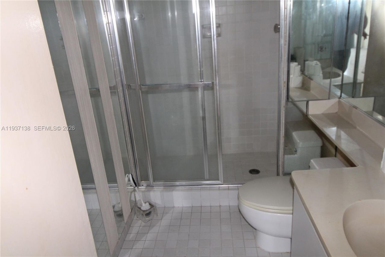 1000 Quayside Ter , Unit 1807, Miami, FL 33138 Photo