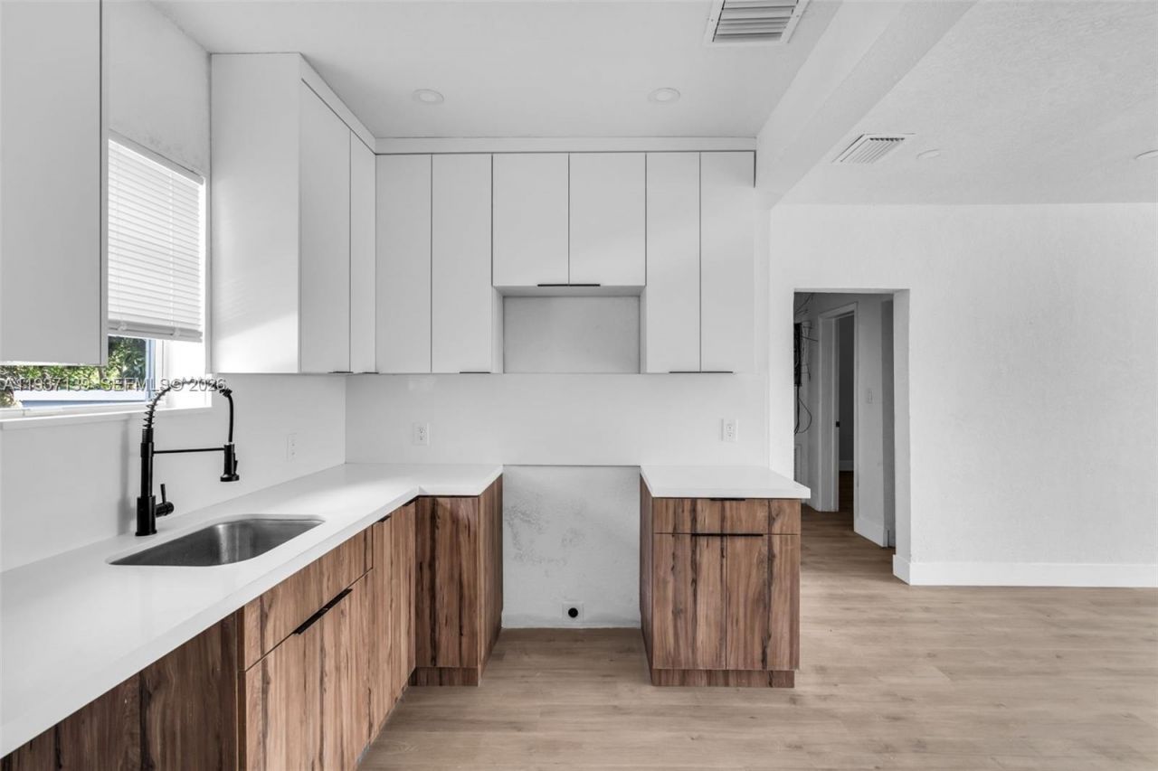 975 NW 134th St, North Miami, FL 33168 Photo