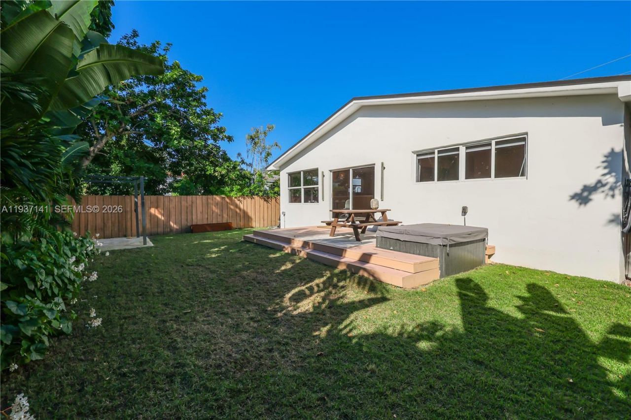 254 NW 43rd St, Miami, FL 33127 Photo