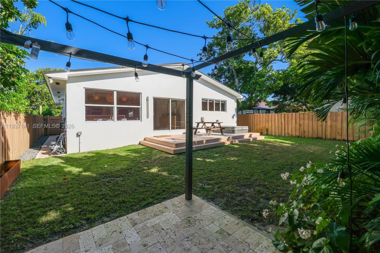 254 NW 43rd St, Miami, FL 33127 Photo