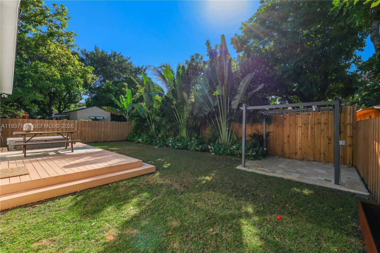 254 NW 43rd St, Miami, FL 33127 Photo