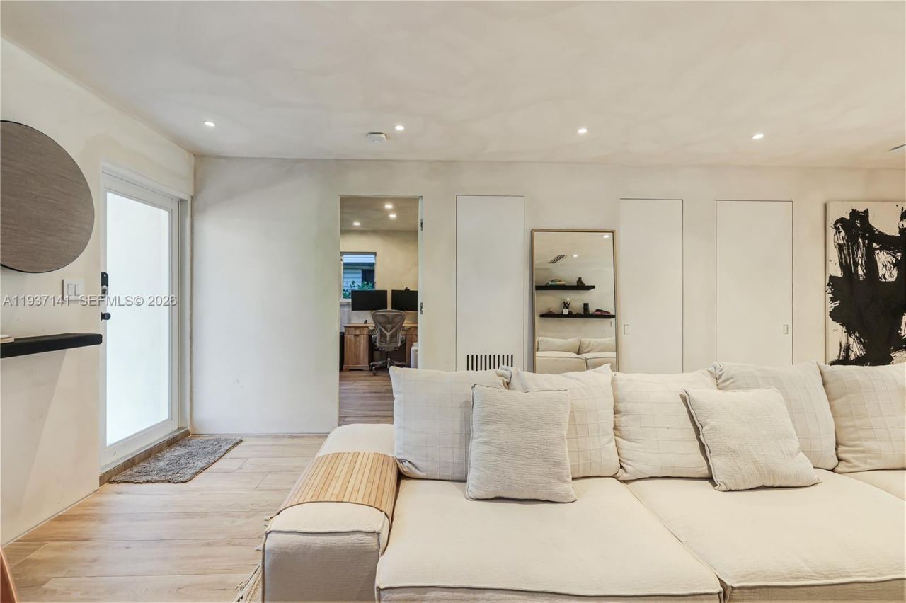 254 NW 43rd St, Miami, FL 33127 Photo