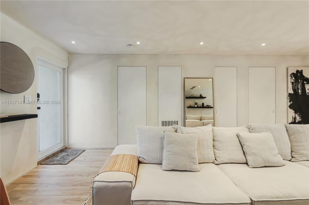 254 NW 43rd St, Miami, FL 33127 Photo