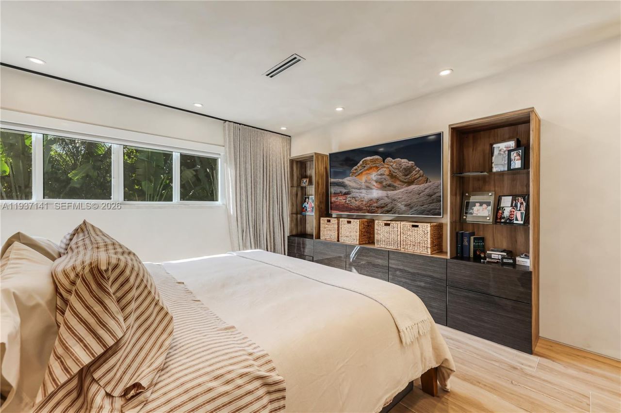 254 NW 43rd St, Miami, FL 33127 Photo