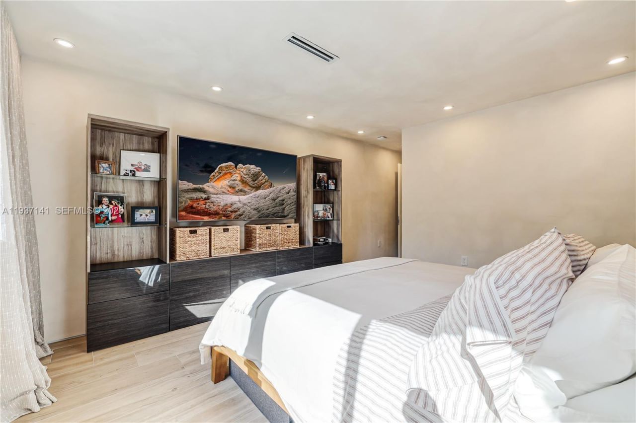 254 NW 43rd St, Miami, FL 33127 Photo