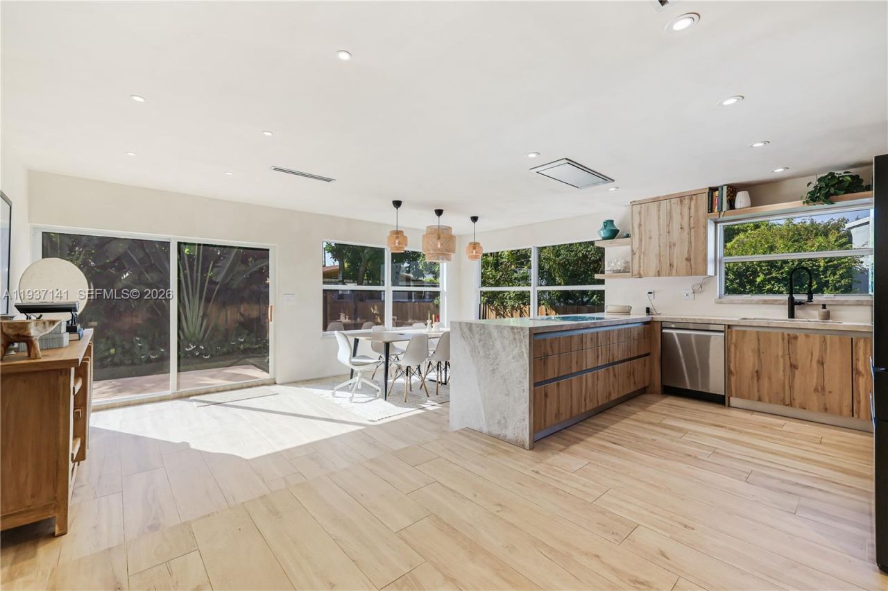 254 NW 43rd St, Miami, FL 33127 Photo