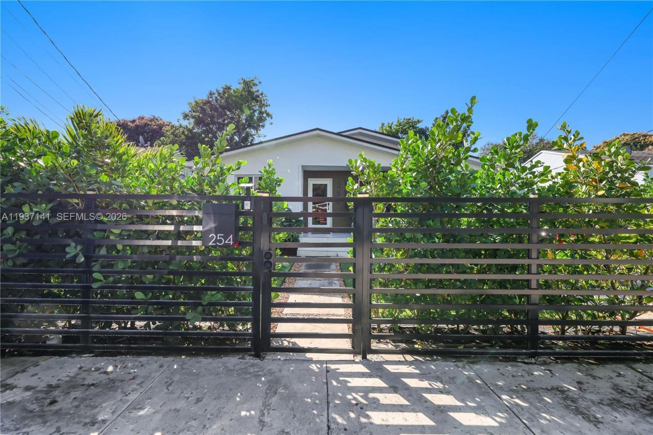 254 NW 43rd St, Miami, FL 33127 Photo