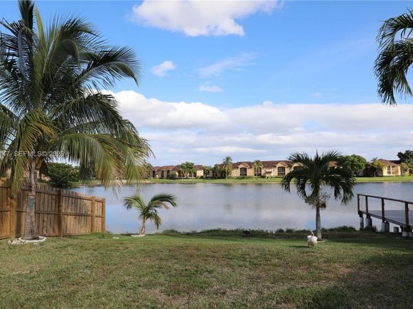 1131 SW 109th Ave, Pembroke Pines, FL 33025