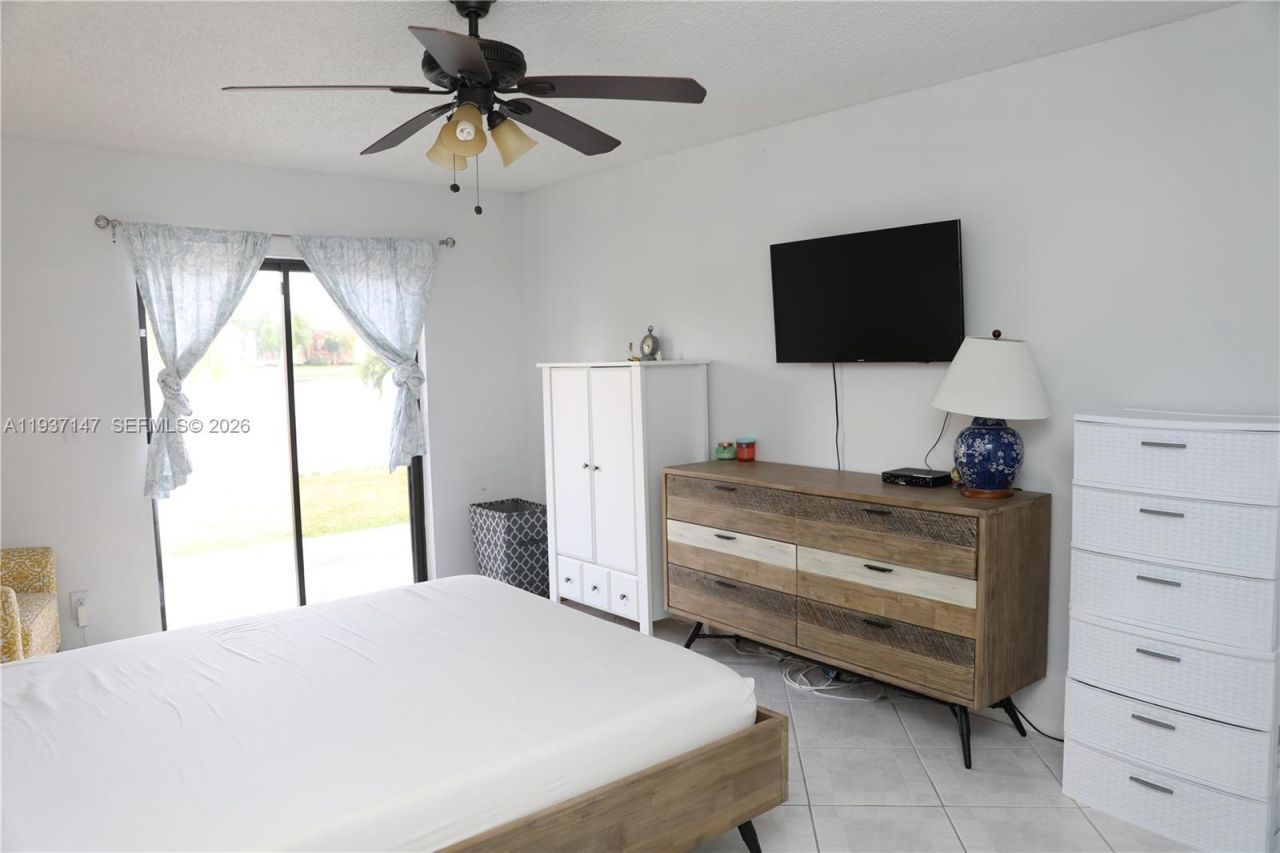 1131 SW 109th Ave, Pembroke Pines, FL 33025 Photo