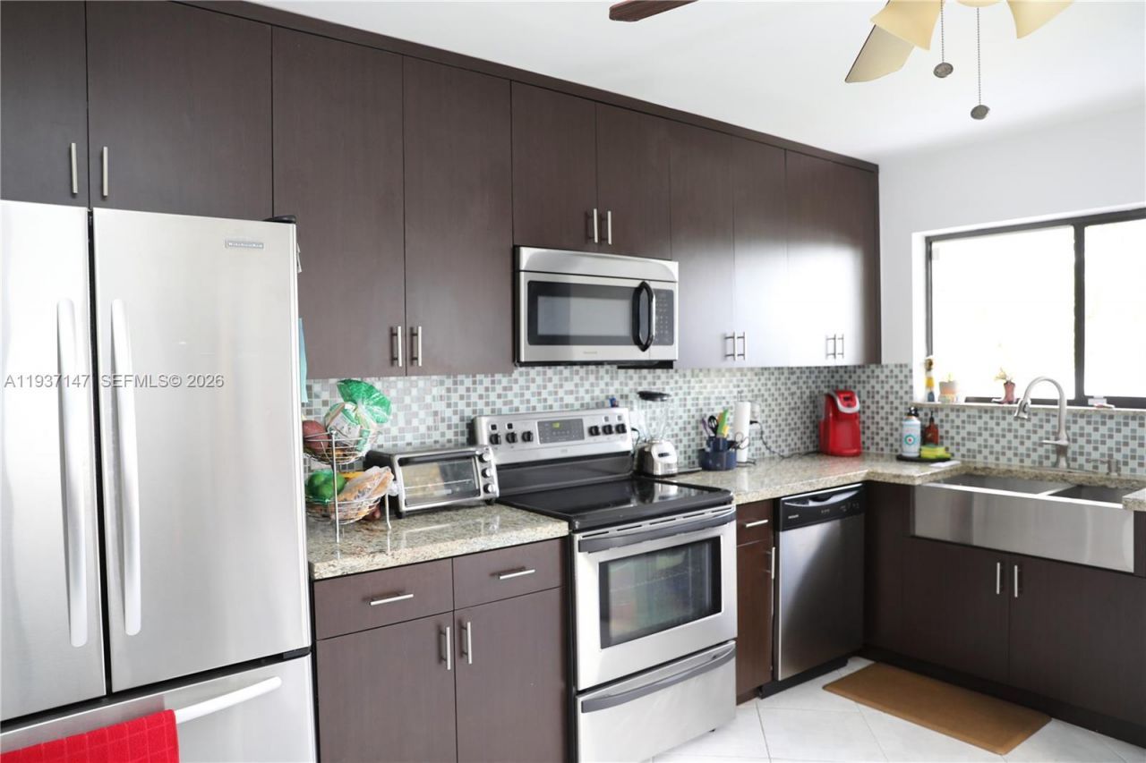 1131 SW 109th Ave, Pembroke Pines, FL 33025 Photo