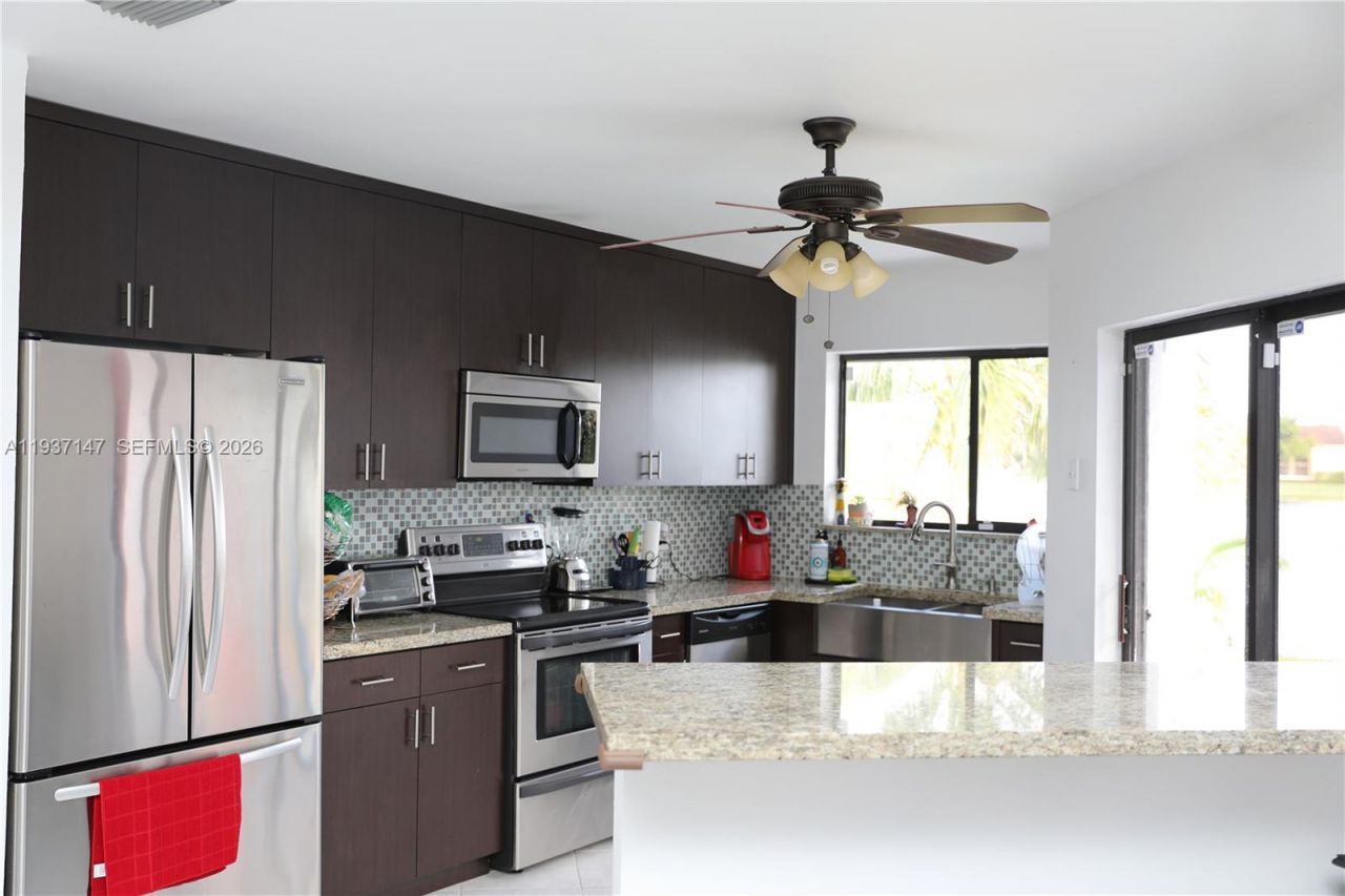 1131 SW 109th Ave, Pembroke Pines, FL 33025 Photo