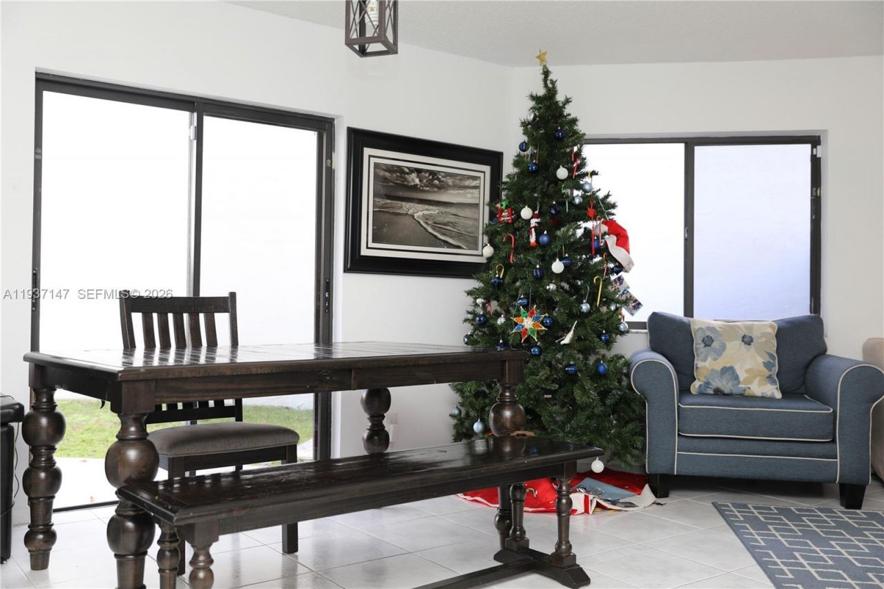 1131 SW 109th Ave, Pembroke Pines, FL 33025 Photo