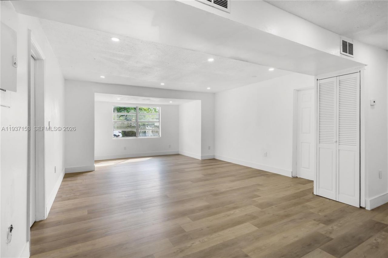 2443 NW 55th St, Miami, FL 33142 Photo