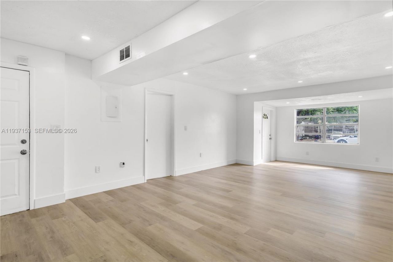 2443 NW 55th St, Miami, FL 33142 Photo