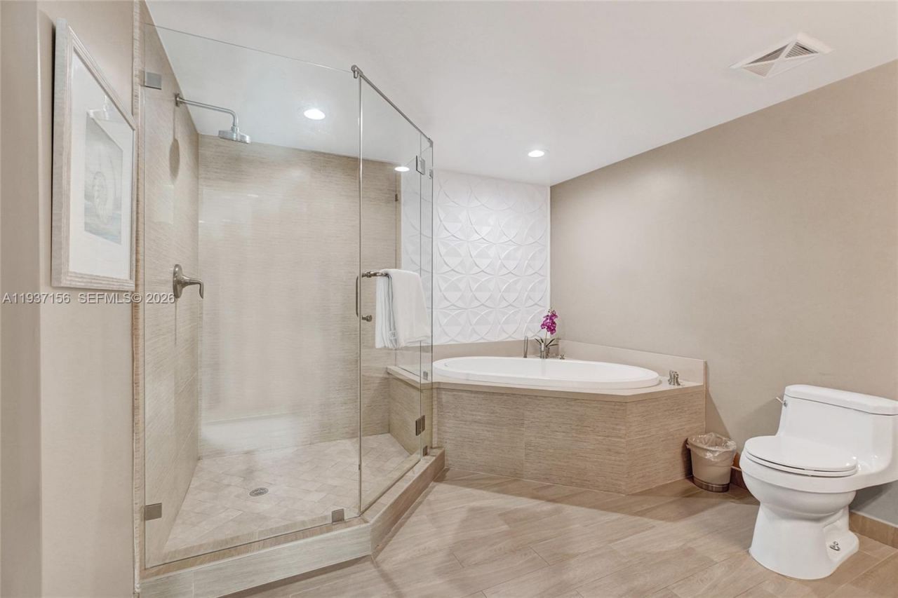 7930 East Dr , Unit 1806, North Bay Village, FL 33141 Photo