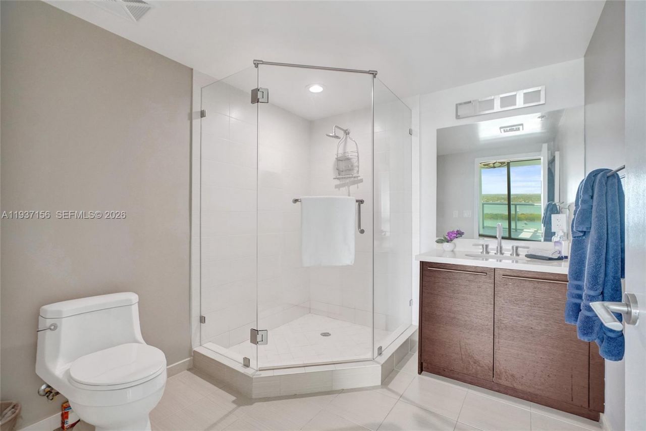 7930 East Dr , Unit 1806, North Bay Village, FL 33141 Photo